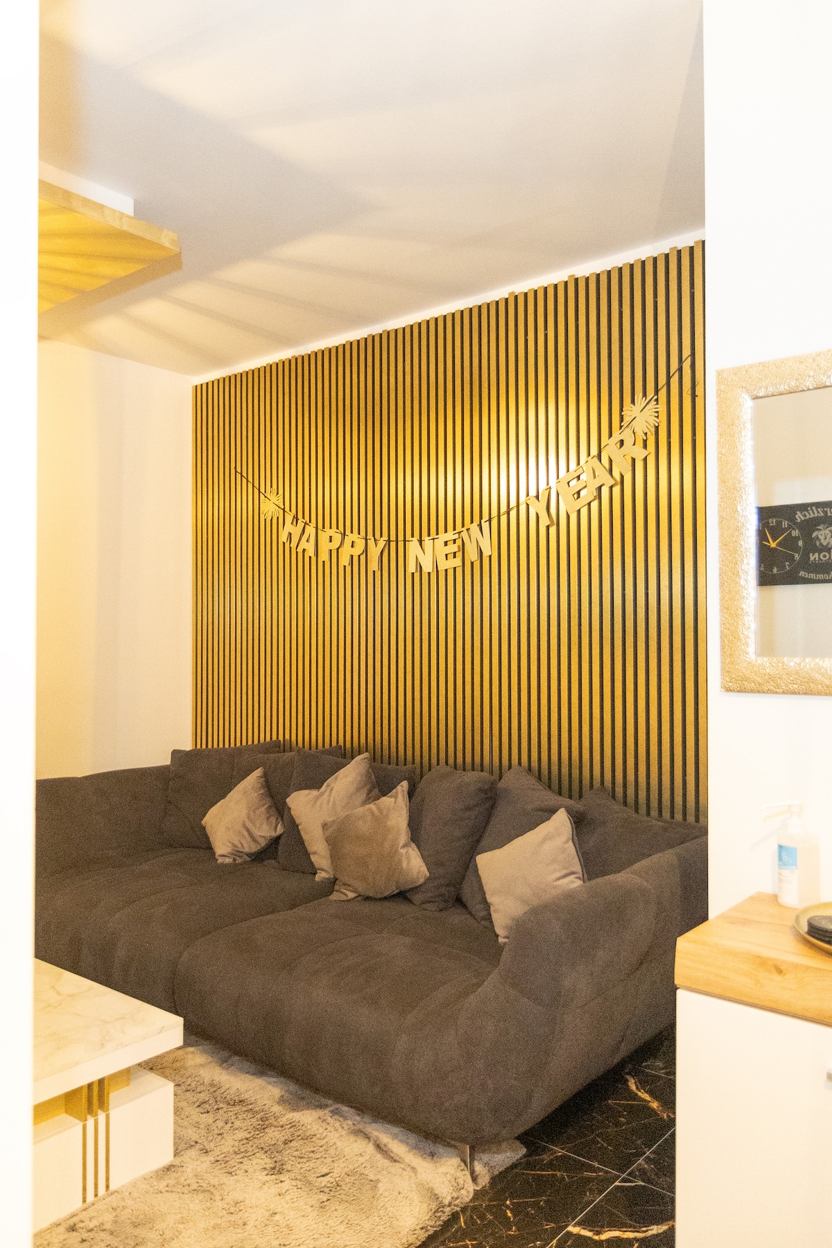 Lion Apartment 2